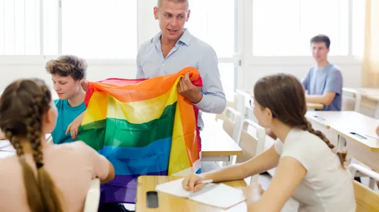 Schützt Münchens Schüler vor der Trans-Indoktrination!
