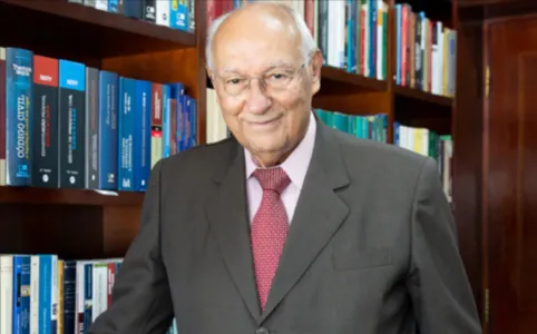 Em Defesa da Liberdade: Justiça para Ives Gandra!